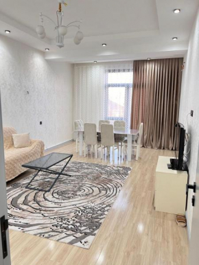 London House Apartment